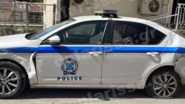 Φάρσαλα: Άνδρας εκτός εαυτού έκανε σμπαράλια περιπολικό με το αυτοκίνητό του!