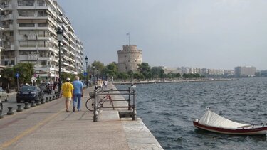 Ηλικιωμένος βούτηξε για άγνωστο λόγο στον Θερμαϊκό