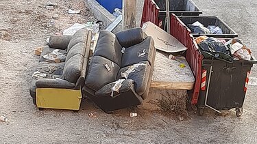 Σκουπίδια παντού...