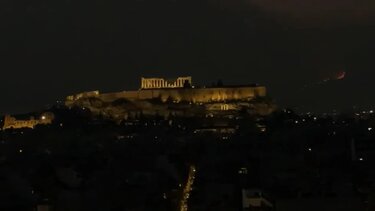 Φωτιές: Η Ακρόπολη σε πέπλο πυκνού καπνού - Βίντεο