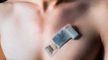 Αισθητήρας που τοποθετείται στο στήθος σαν τσιρότο παρακολουθεί την υγεία των οργάνων