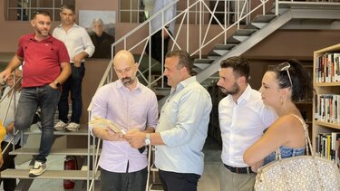 Στη Δημοτική Βιβλιοθήκη Μαλεβιζίου ο Δημήτρης Πιτσικάκης