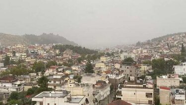 Άνοιξαν οι ουρανοί στη Λαμία