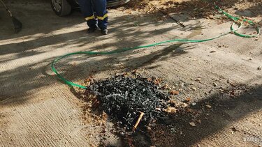 Πρόστιμο σε 60χρονο επειδή έκαιγε ξερά χόρτα και φύλλα στην αυλή του