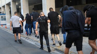 Στον Εισαγγελέα 94 συλληφθέντες για τα αιματηρά επεισόδια στη Νέα Φιλαδέλφεια