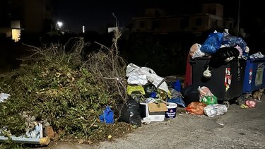 Κάδοι που ξεχειλίζουν, εικόνες αποκαρδιωτικές