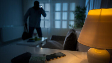 Διαρρήκτες μπούκαραν σε σπίτι την ώρα που οι ένοικοι έλειπαν σε κηδεία