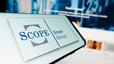 Scope Ratings: Αναβάθμισε την Ελλάδα σε καθεστώς επενδυτικής βαθμίδας 