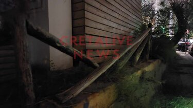 Ένας άντρας έπεσε από ύψος, στη λεωφόρο Δημοκρατίας- Δείτε φωτογραφίες από το σημείο