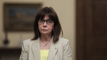 Σακελλαροπούλου: «Τα συλλυπητήρια μου προς τις οικογένειές των μελών της αποστολής στη Λιβύη»