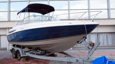 Aγροτικό όχημα έσερνε βάρκα με "επιβάτη" ένα σκύλο ... και εξετράπη