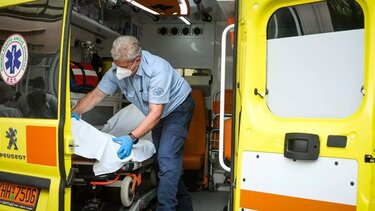 Στο νοσοκομείο 58χρονος οδηγός μετά από τροχαίο