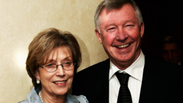 Μάντσεστερ Γιουνάιτεντ: Απεβίωσε η σύζυγός του σερ Άλεξ Φέργκιουσον