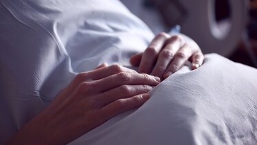 Ηράκλειο: Με τραύματα στην σπονδυλική στήλη η 53χρονη που έπεσε στο κενό