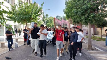 Στους δρόμους του Ηρακλείου μαθητές και φοιτητές 