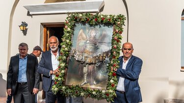 Με λαμπρότητα τίμησαν και φέτος τον προστάτη τους Μιχαήλ Αρχάγγελο, οι κρεοπώλες του Ν. Ηρακλείου 