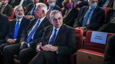 Δηκτική και επιδεικτική η απουσία Κασσελάκη από την εκδήλωση για τον Κώστα Σημίτη