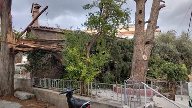 Προβλήματα στη Λέσβο από τους θυελλώδεις νοτιάδες