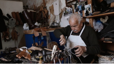 "Έφυγε" ένας εμβληματικός υποδηματοποιός 