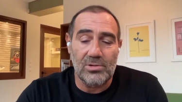 Αντώνης Κανάκης: "Θα έδινα τα πάντα για να δω τον μπαμπά μου να αγκαλιάζει τα παιδιά μου"