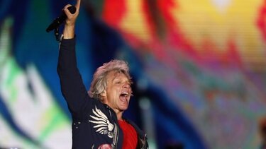 Bon Jovi: Επέστρεψαν με το χριστουγεννιάτικο τραγούδι «Christmas Isn't Christmas»