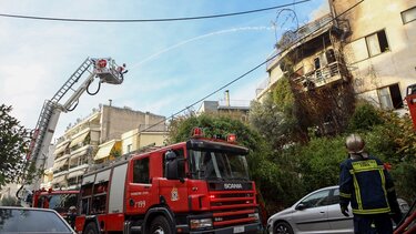 Νέα Σμύρνη: Πυρκαγιά σε διαμέρισμα - Στο Νοσοκομείο μια ηλικιωμένη