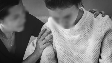 Τρεις μαθήτριες χτύπησαν 14χρονη … την βιντεοσκοπούσαν κιόλας!