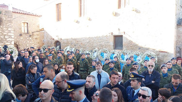 Σε κλίμα οδύνης η κηδεία του επισμηναγού Κωστέα - «Για την πατρίδα τα έδινε όλα» 