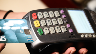 Υποχρεωτικά POS παντού από το νέο έτος