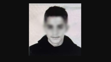 Βαρύ το κατηγορητήριο εναντίον του 18χρονου που εκτόξευσε τη φωτοβολίδα στον αστυνομικό