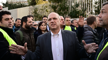 Χιλιάδες αστυνομικοί έξω από το Υπουργείο Προστασίας του Πολίτη