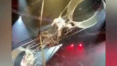 Σοκάρει το βίντεο με ακροβάτη που πέφτει από τον "Τροχό του θανάτου"!