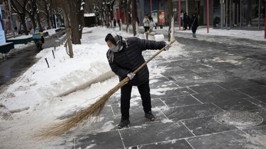 Χιόνι ακόμη και στις νοτιότερες περιοχές έφερε το κύμα ψύχους που πλήττει την Κίνα