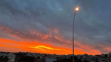 Πορφυρό ξημέρωμα πάνω από την πόλη του Ηρακλείου!