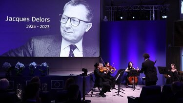 Η Ευρωπαϊκή Επιτροπή τίμησε τον Ζακ Ντελόρ