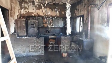 Φωτιά από σόμπα σε μονοκατοικία - Σοβαρές υλικές ζημιές