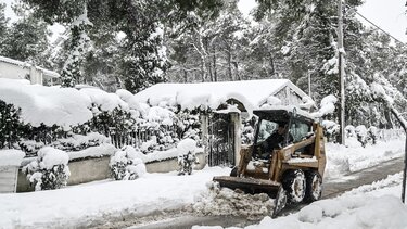 Κορυφώνεται η κακοκαιρία – Επί ποδός ο κρατικός μηχανισμός, νέα σύσκεψη και κλειστά σχολεία