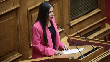 Ελένη Βατσινά: Να γίνουν "αορίστου χρόνου" οι συμβασιούχοι στις Δομές Υγείας