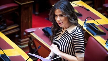 Ελένη Βατσινά: Κανένα "φρένο" στις χρεώσεις των τραπεζών - "Ποντάρει" στον ανταγωνισμό η κυβέρνηση