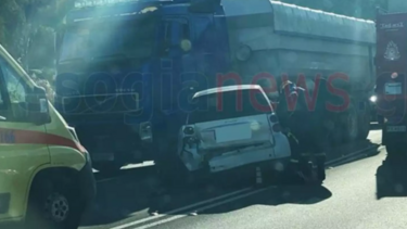 Σοκαριστικό τροχαίο στο Κορωπί: Οδηγός εκσφενδονίστηκε από το παρμπρίζ!