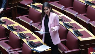 Συζητείται στη βουλή η επίκαιρη ερώτηση Βατσινά για τους εποχικούς πυροσβέστες