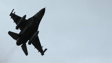 Διελεύσεις μαχητικών αεροσκαφών και ελικοπτέρων αύριο πάνω από την Αθήνα