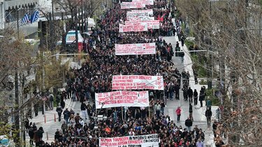  Σε εξέλιξη πανελλαδικό πανεκπαιδευτικό συλλαλητήριο στο κέντρο της Αθήνας 