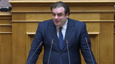 Πιερρακάκης σε ΠΑΣΟΚ: Η θέση σας για τα μη κρατικά πανεπιστήμια μου θύμισε τον Γιώργο Κωνσταντίνου και το προφιτερόλ