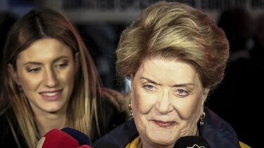 Η Βάσια Τριφύλλη για τον Γιώργο Νταλάρα: "Διεκδικεί την ποιότητα μόνο για τον εαυτό του"