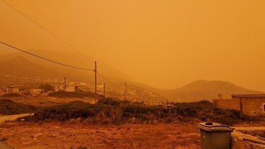 Αφρικανική σκόνη: Γιατί "βάφτηκε" κόκκινος ο ουρανός