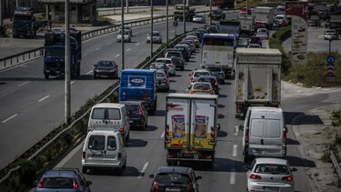 Χαϊδάρι: Ανατροπή νταλίκας στην Αθηνών – Κορίνθου