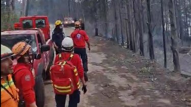 Σούδα: Χωρίς ενεργό μέτωπο η φωτιά κοντά στον Ναύσταθμο - Βίντεο και φωτογραφίες
