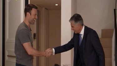 Ο Νίκος Ευαγγελάτος υποδέχεται τον Στέφανο Κασσελάκη στο... σπίτι του - "Καλώς ορίσατε στο σπίτι σας"