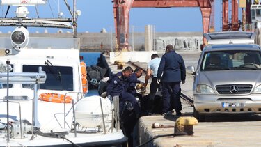 Μακάβριο εύρημα στη θάλασσα: Πτώμα επέπλεε στο νερό